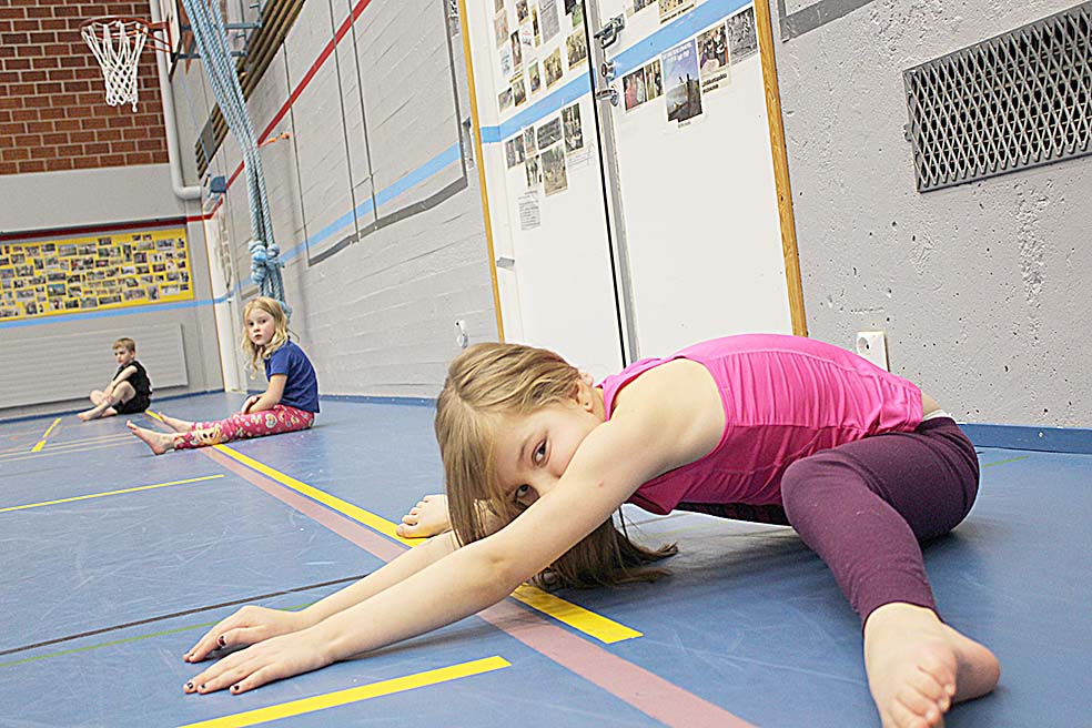 

Mia Tam venyy loppuvenyttelyssä.
