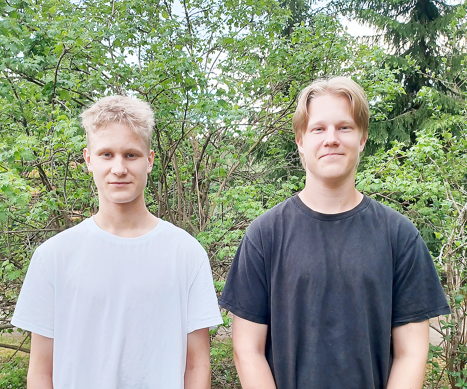 Juuso ja Juho Hyttinen avaavat pop-up -kahvilan lauantaina 8.6. Juuan kesän avaukseen. Tarjolla on vohveleita ja kahvia ynnä mehua.