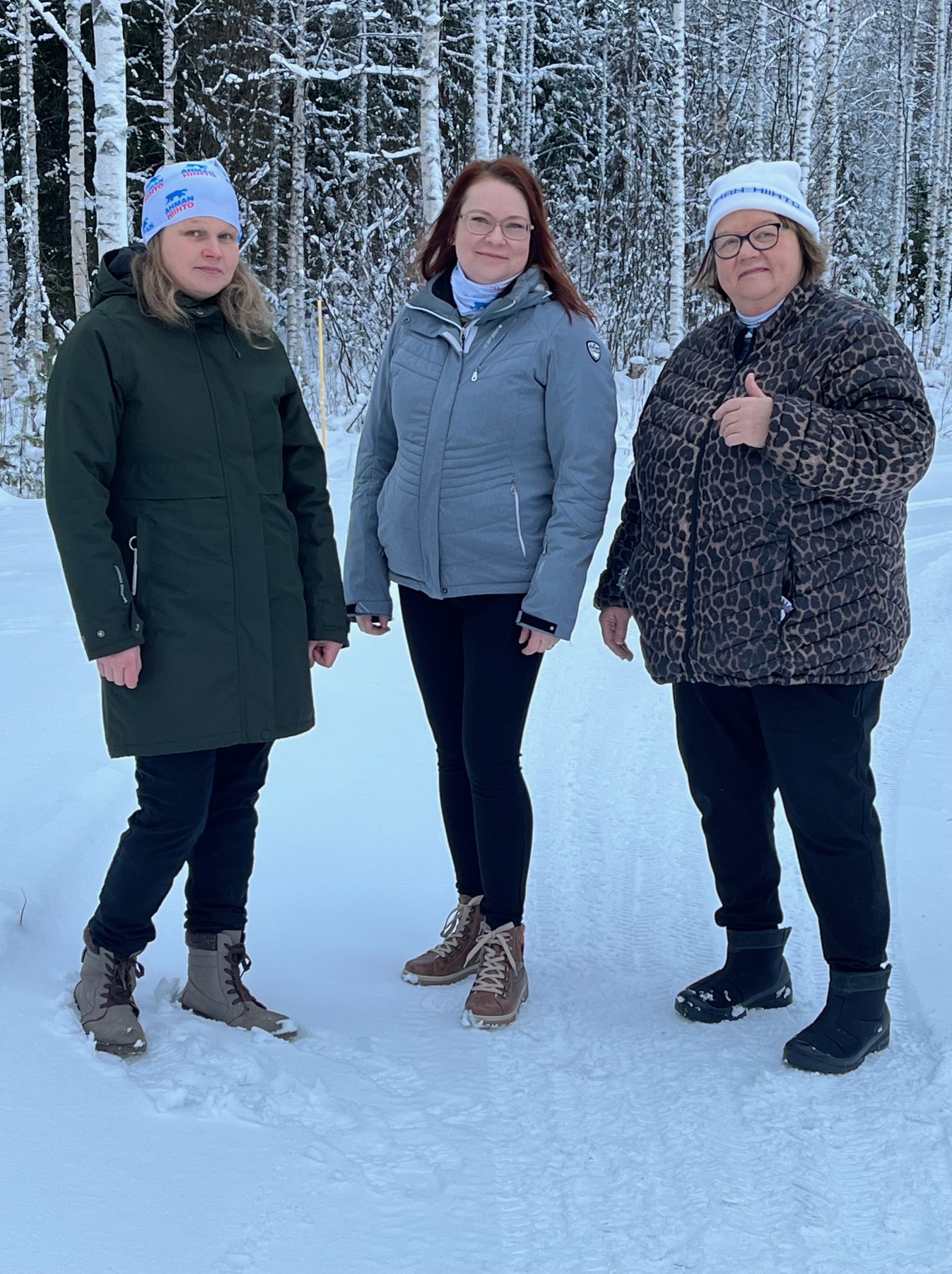 Kuvassa Ahmanhiihdon uusi johtotroikka, vasemmalta Jenni Leppänen, Hanna Kähkölä ja Sirpa-Liisa Pääkkönen. 