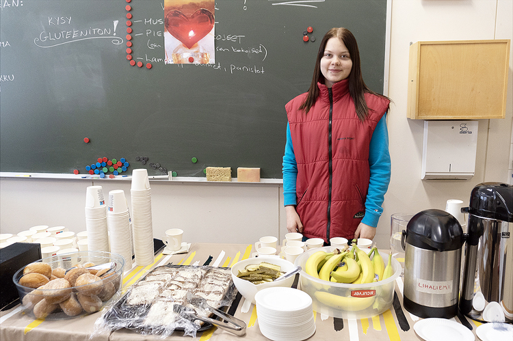 Katri Lehikoinen toimi talkoolaisena eväspuolella.