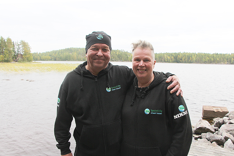 Tuija Brax ja Klaus Jansson Jr. etsivät rauhaa ja hiljaisuutta ja löysivät ne Paalasmaan Toisesta saaresta.