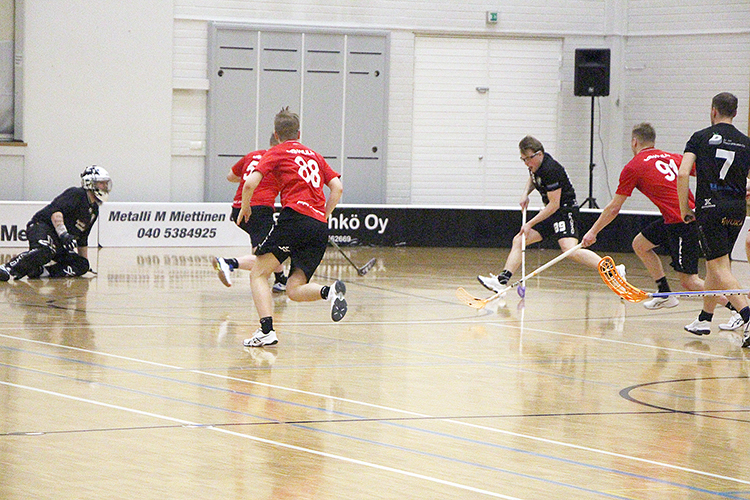 Coach Team saa karsinnassa vastaansa Josba Akatemian. Juukalaisten ”kotiottelu” pelataan sunnuntai-iltapäivällä Joensuussa Raatekankaan liikuntahallissa. VS-arkistokuva