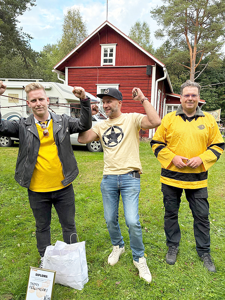 Olympialaisten mitalirohmut Tarmo Pääskyvuori (vas,), Oie Korhonen ja Petri Ovaskainen. Neljäs oli Reijo Kortelainen ja lisäksi Dynamon Tietoviisaaksi kruunattiin Timo Huttunen.
