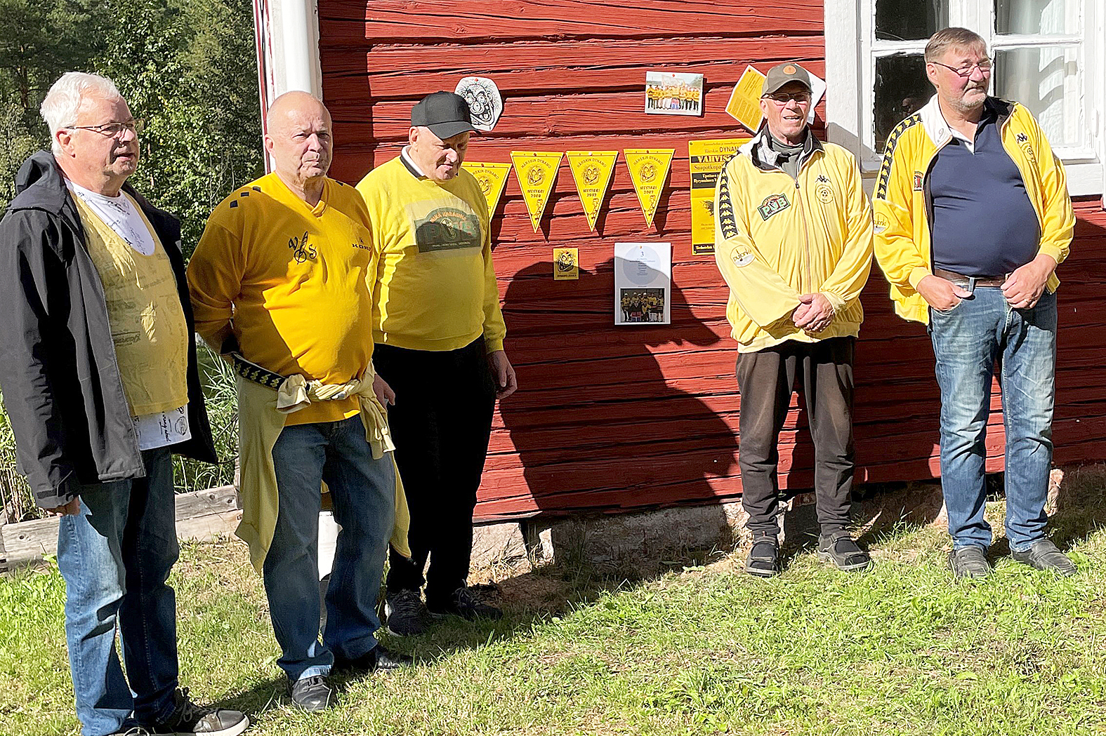 Perustajajäsenet Dynamon 1975 perustaneista jäsenistä kuviin saatiin vielä Tauno Kukko (vas.), Petri Vapekko, Reijo Kortelainen, Jukka Alanko sekä Reijo Hartikainen.