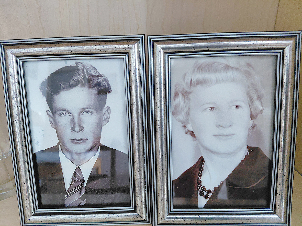 Mustavalkoisissa nuoruuden kuvissa Viljo ja Eila Romppanen.