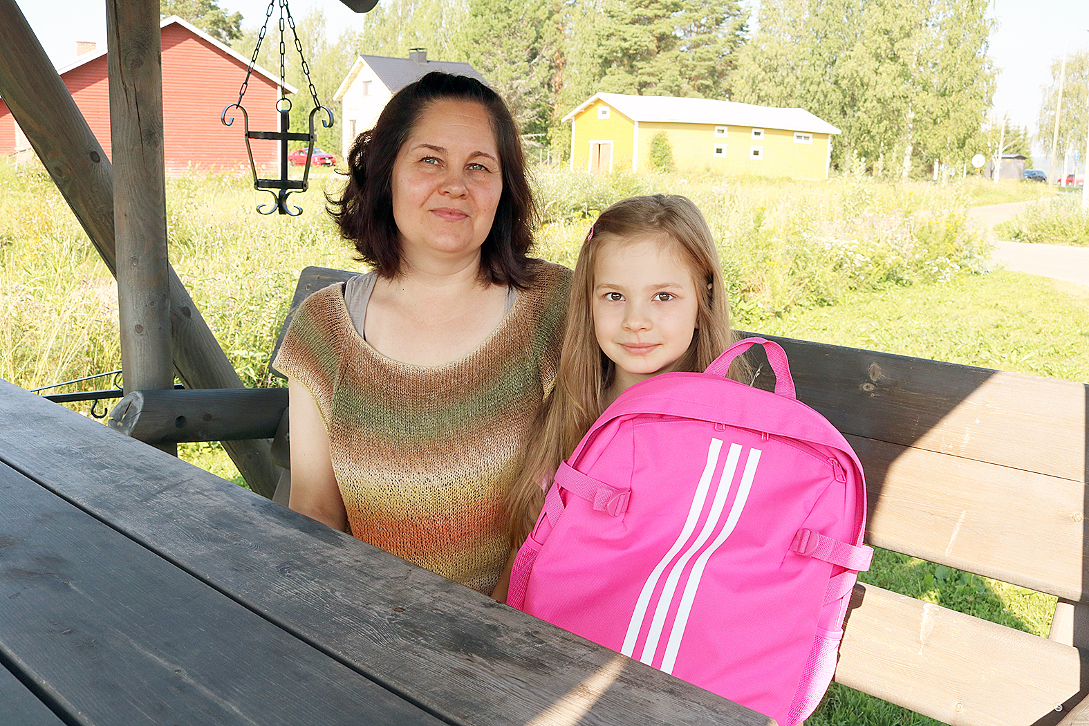 Katja Kakkonen lähettää Mia-tyttärensä luottavaisin mielin koulutielle.
