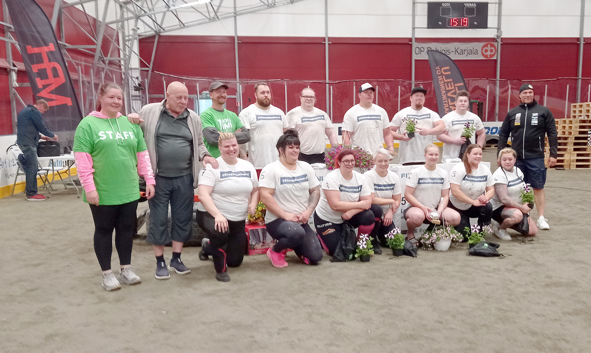 Kuvassa seisovat (vas.) Johanna Romppanen (tuomari), Markku Suonenvirta, Pasi Surakka, Petteri Nurmi, Jere Muukkonen, Lucas Lindberg, Viki Vuokkonen, Atso Laurila ja Ilkka Kinnunen (päätuomari).
Alarivissä (vas.) Salla Romo, Suvi Keinänen, Tanja Jurvansuu, Sari Tuunanen, Aada Partanen, Emma Tapaninaho ja Paula Hietanen.