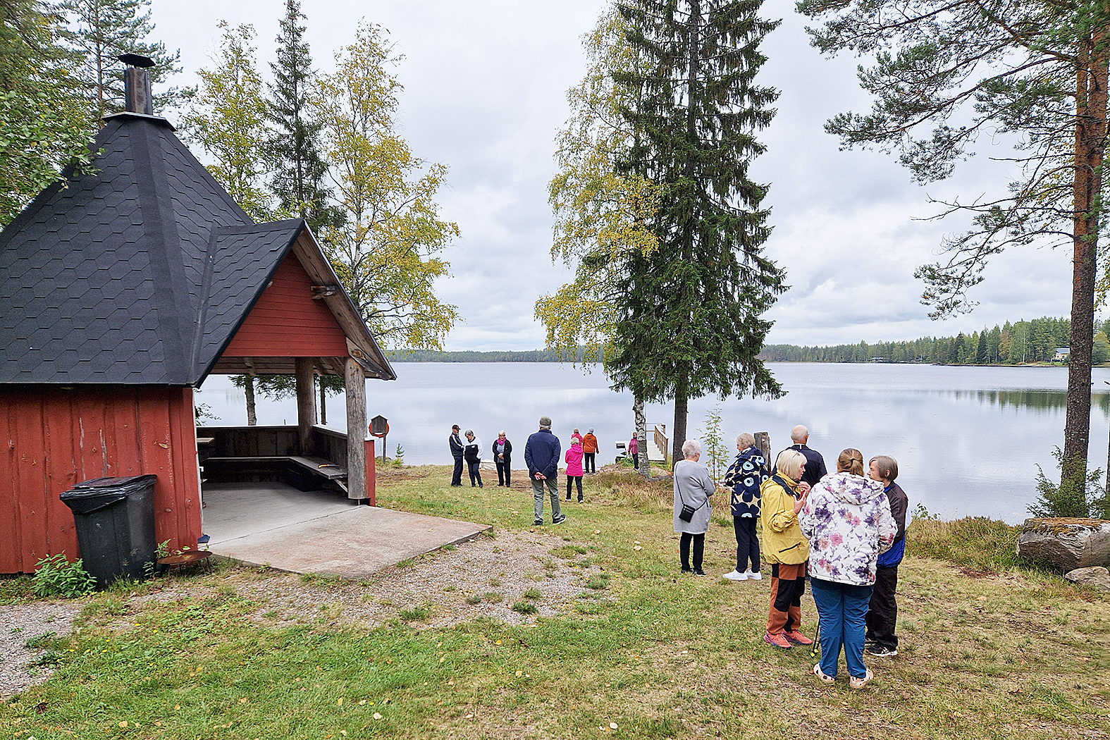 Ellin syysretkellä erityistä kiinnostusta herätti Polvelan Portin kaunis ranta-alue.
