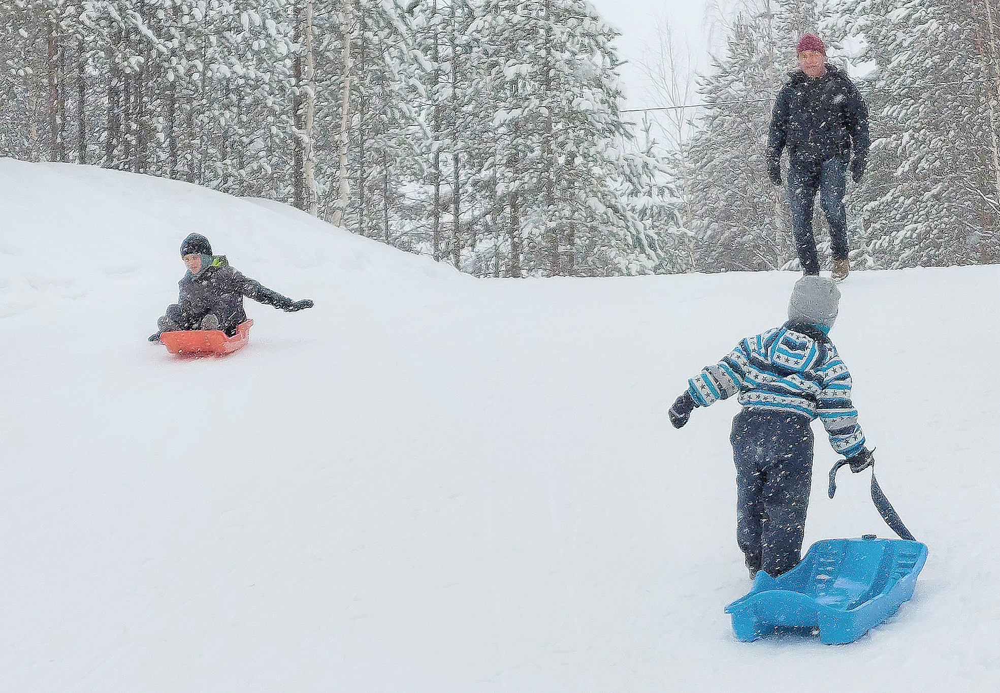 Lapsilla on lystiä Taivaanpankolla. 
