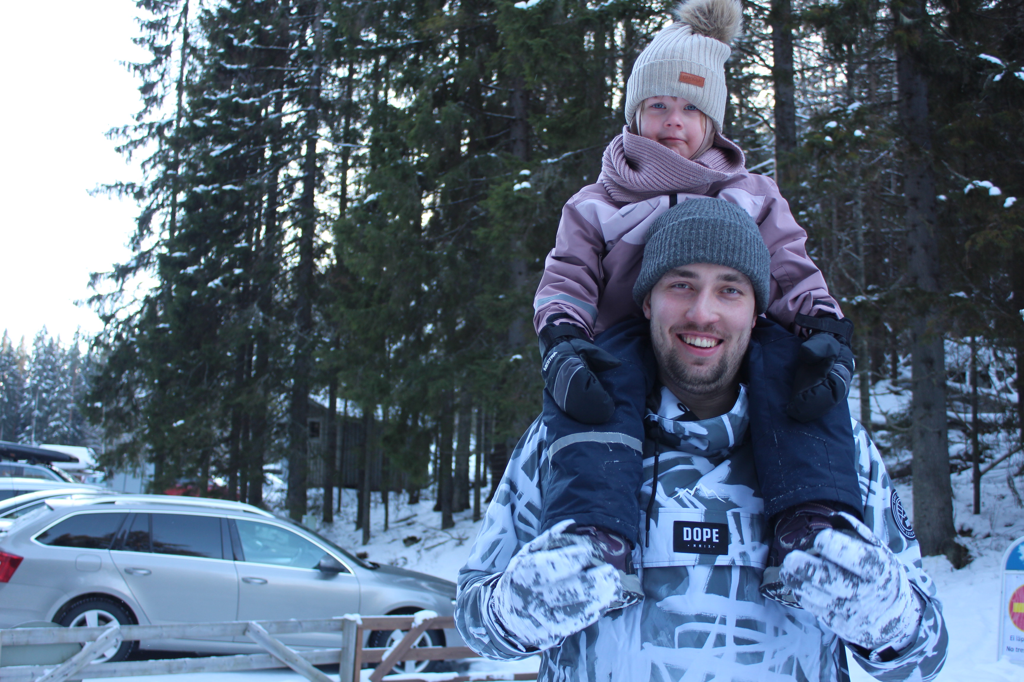 Isä ja tytär Arthur Basten ja kolmivuotias Sofia Basten tulivat Eurajoelta Kolille. 