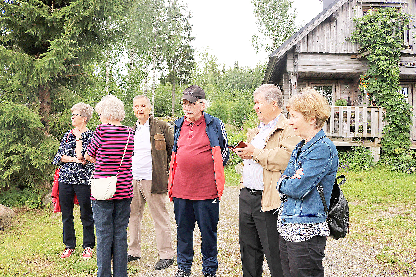 Henkilöt oikealta Anna-Liisa Timonen, Katri Alander, Leena Gröhn, Arja Forsström, Pertti Wickström, Annukka Kurula, Risto Patrikainen, Sirkka Patrikainen, selin Kurt Sclenker, Eeva Toivanen, Reino Toivanen ja Erkki Kokkonen, Aila Räsänen, Liisa Torssonen, Juhani Ruokolainen, Ritva Ruokolainen (selin), Raija Schlenker (selin), Seija Kokkala ja Riitta Lehikoinen.