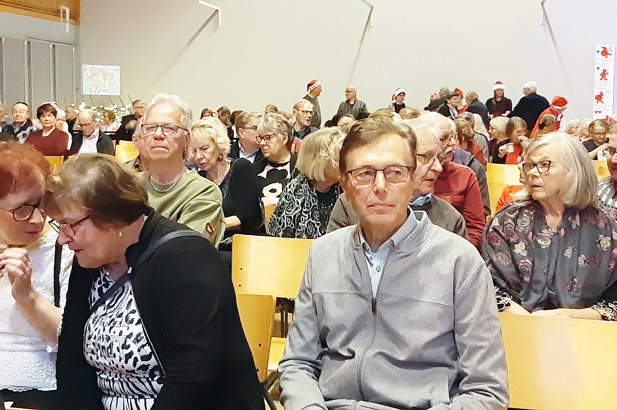 Yhdistävä tekijä. Metsäkartanon yksinäisten, ikäihmisten ja eläkeläisten joulujuhlaan Metsäkartanolle kokoontui lähes 300 henkilöä.