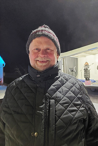 Jouni Porokka toi jouluavaukseen yrittäjien tervehdyksen. 