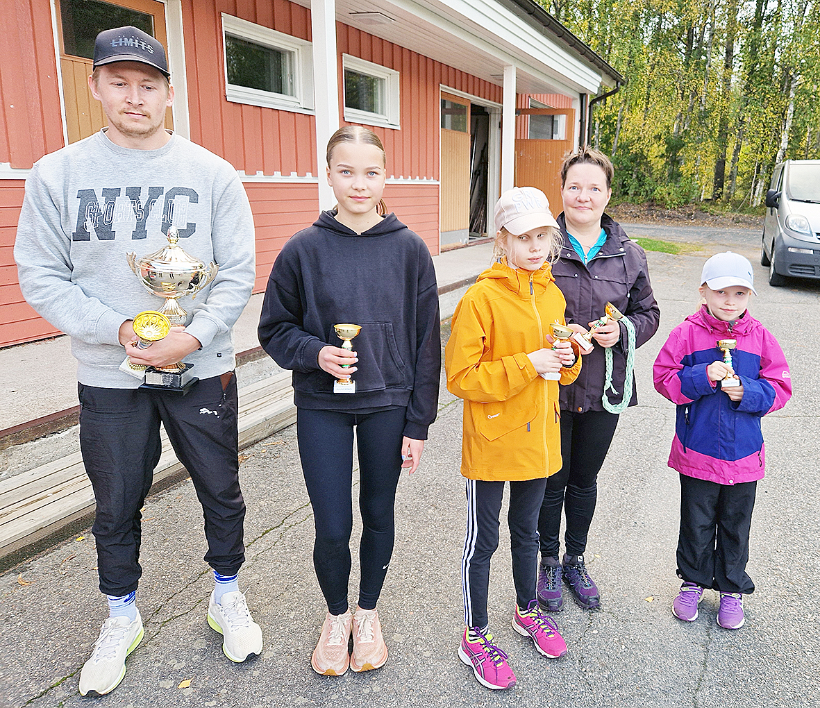 Juuan Urheilijoiden palkitut yleisurheilijat Ville Miettinen, Siiri Juppi, Jatta Kuittinen ja Liisa Ovaskainen sekä tukihenkilönä palkittu Sini Ryynänen. Palkituista kuvasta puuttuu Aapo Ryynänen.