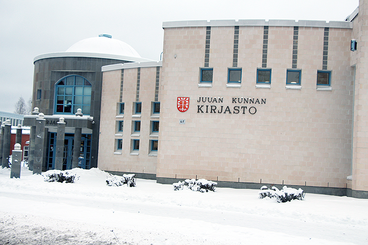 Arkkitehtitoimisto Kaj Michael oy:n suunnittelema Juuan kirjasto on suojeltu postmodernin ajan upeana edustajana.

 
