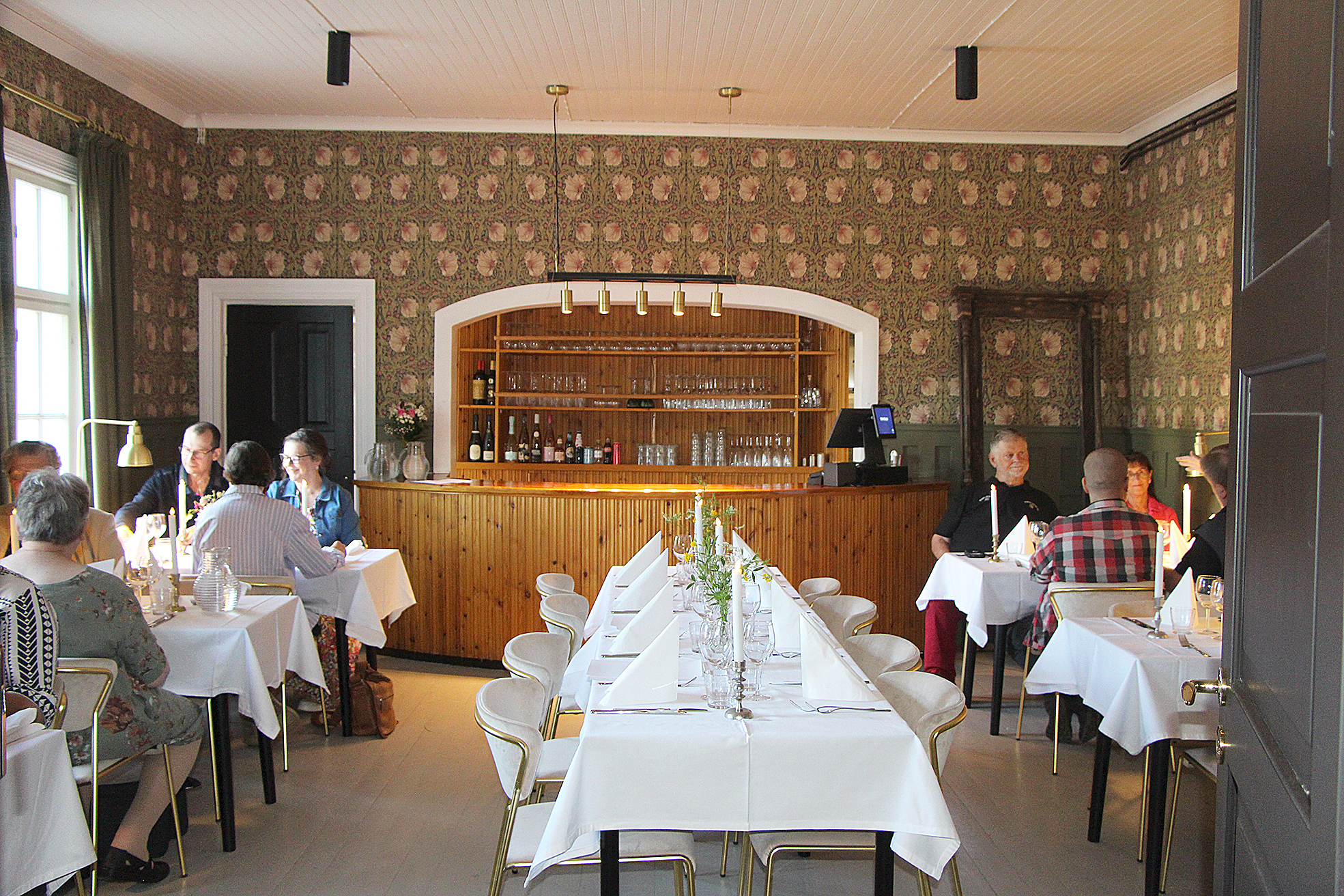 Ihmiset löysivät hyvin uuteen ravintolaan.