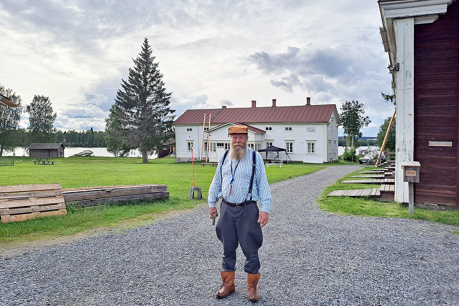 Arvokkaasta miljööstä pidetään hyvää huolta, koko ajan on kunnostus päällä.