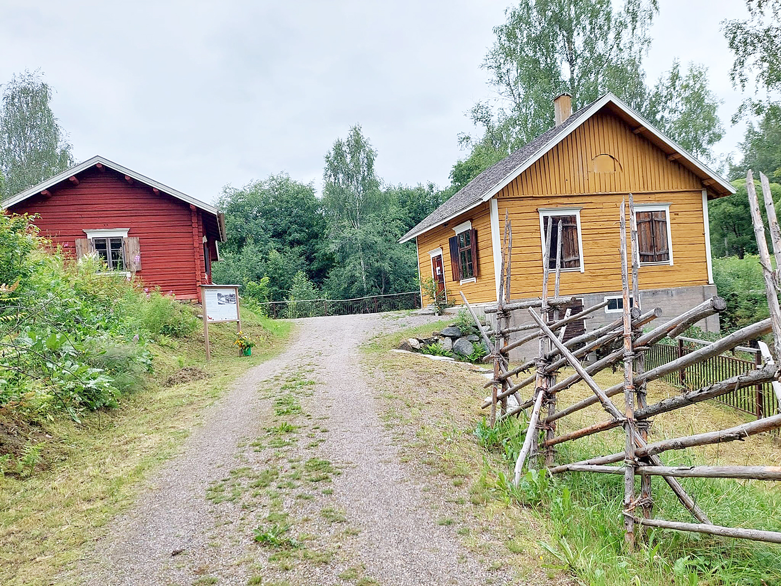 Myllymuseo ympäristöineen on idyllinen alue Puu-Juuassa Herralankosken partaalla.