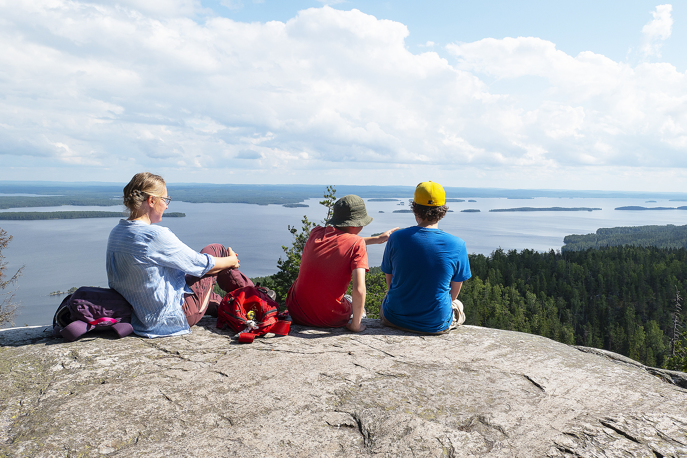 Matkailijat ovat taivaltaneet Kolin maisemien ääreen jo 1800-luvun loppuvuosina. Kuvat Tommi Sirviö 



