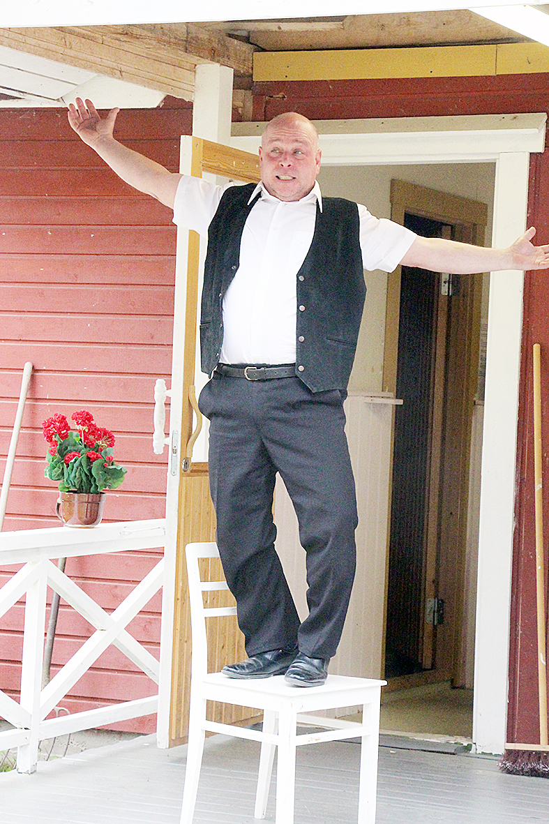 Jani Karppinen on aina haaveillut kesäteatterista ja pääsi nyt mukaan.