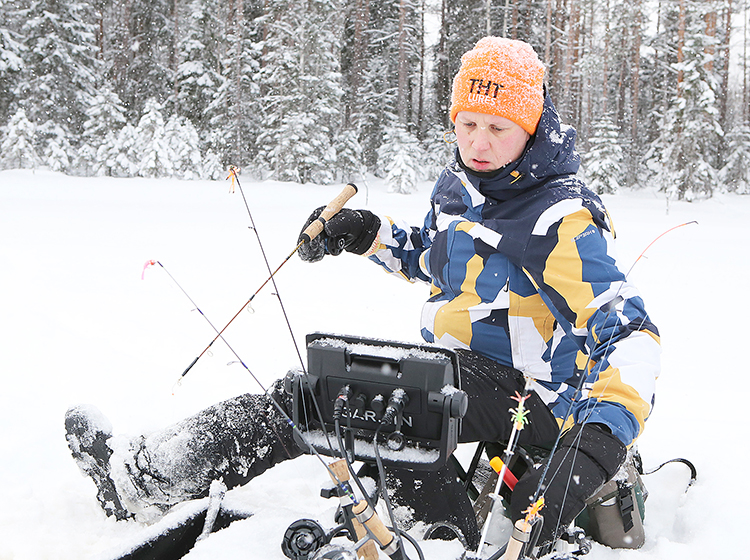 Henri Penttonen harmitteli kaikuluotaimen kuvan perusteella, että ei kelvannut. "Ihan oli nokka kiinni jigissä, mutta ei ottanut".