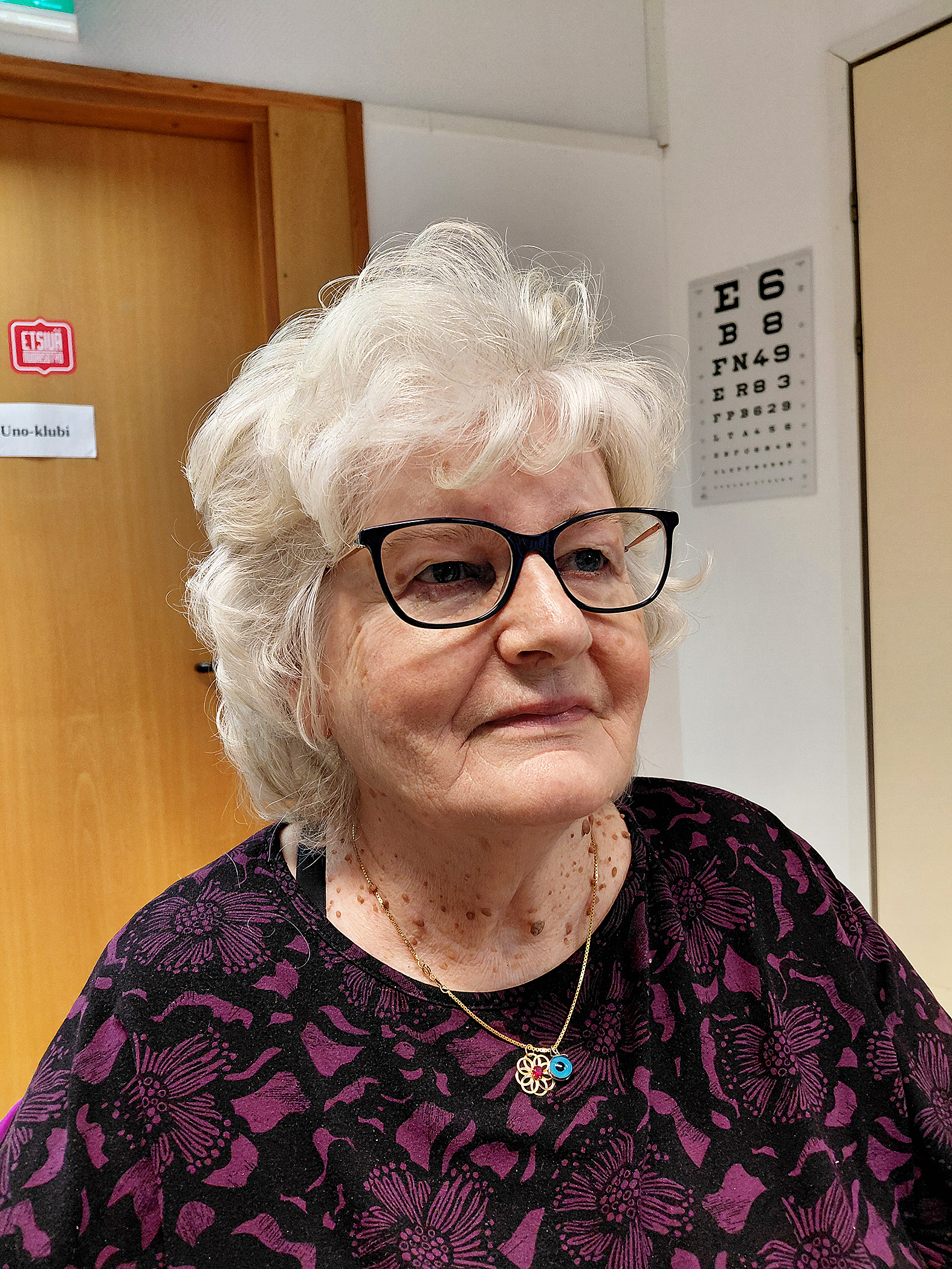 Helmi Turunen laulaa mielellään myös karaoketansseissa.
