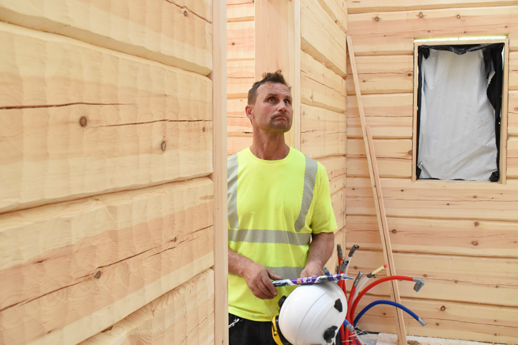 Esko Sorsa kertoo, että rakennus toteutetaan perinnerakentamisen tyylillä, mutta nykyaikaan sovitetusti.