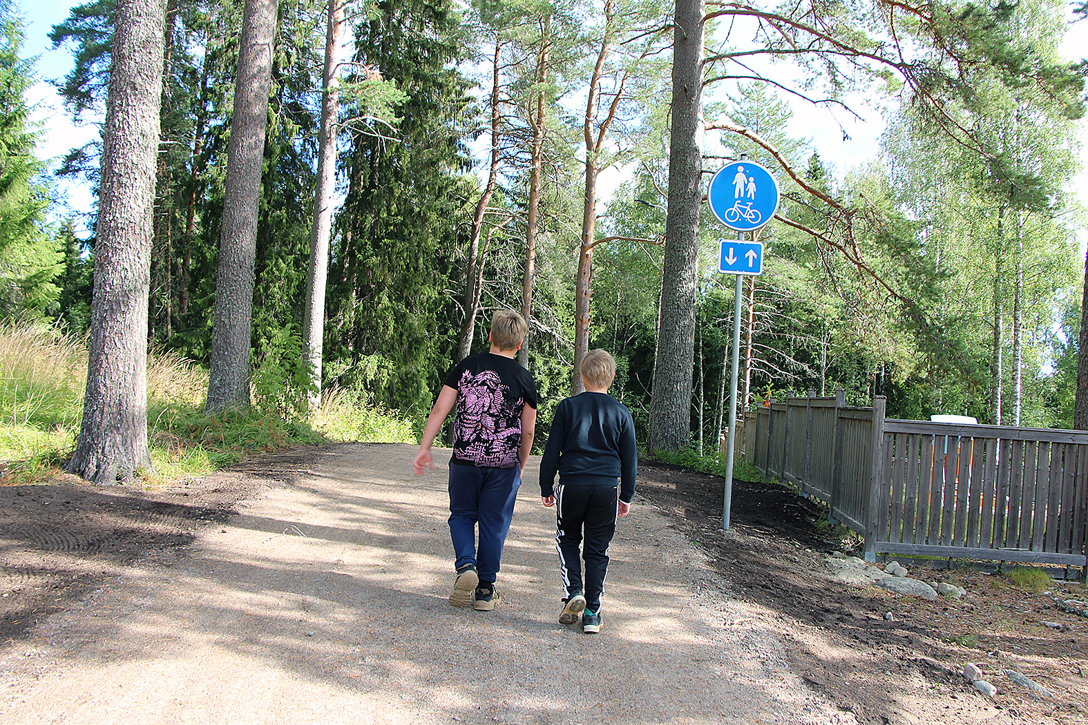 Piharemonttiin liittyi uuden kevyen liikenteen väylän rakentaminen suoraan Ylä-Kolintieltä.