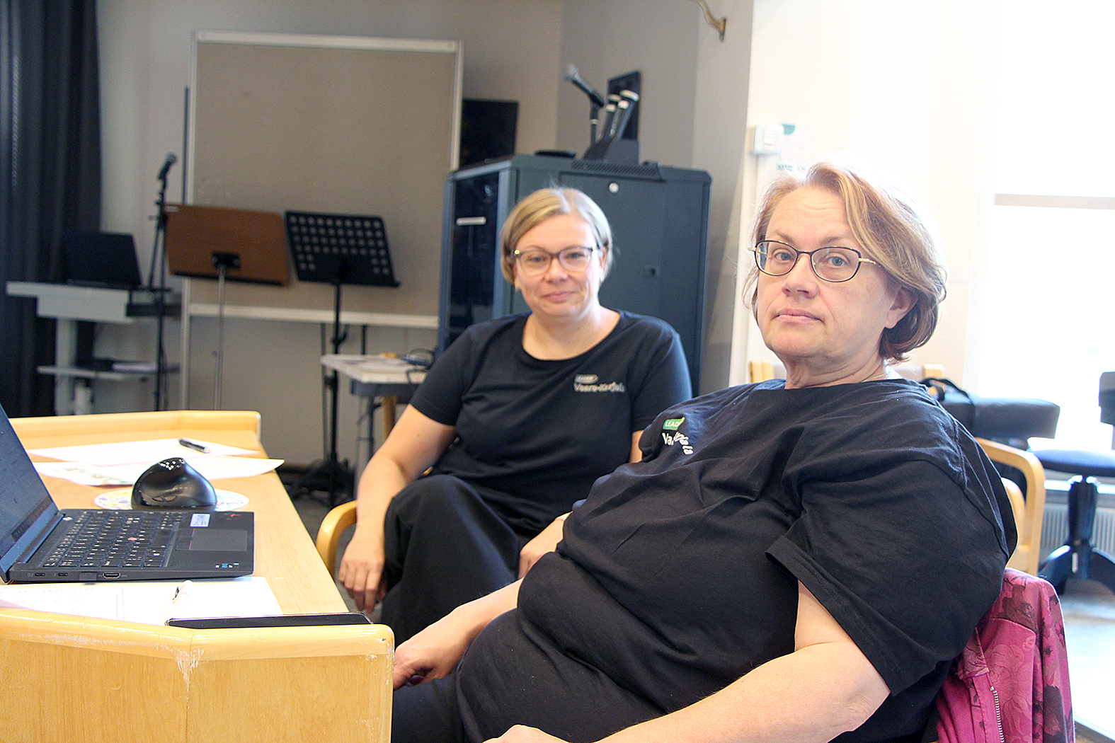 Leader-yhdistyksen hankeneuvontaa. Tiina Härkin (oik.) ja Hannele Pyykkö kiertävät ahkerasti alueen kunnissa opastamassa hakijoita hankehaussa.