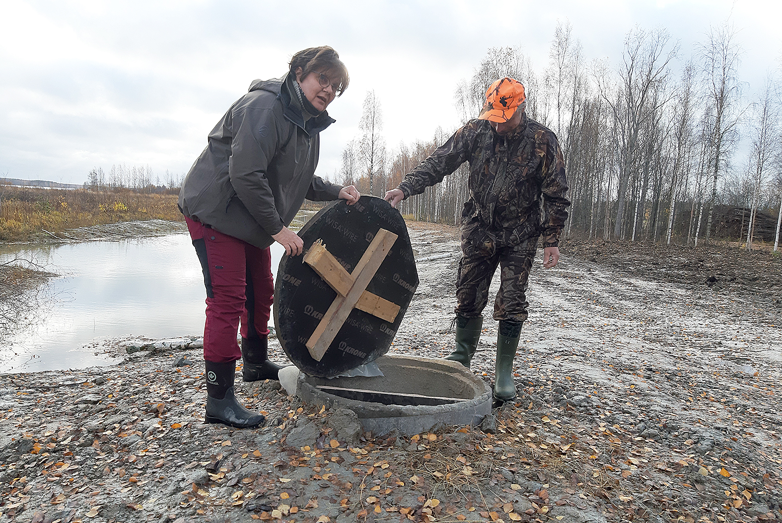 Kosteikolle rakennettiin pienpetoluola, jonka suulta pienpetoja pyydetään loukulla. Siellä on jo kettu asustellut.