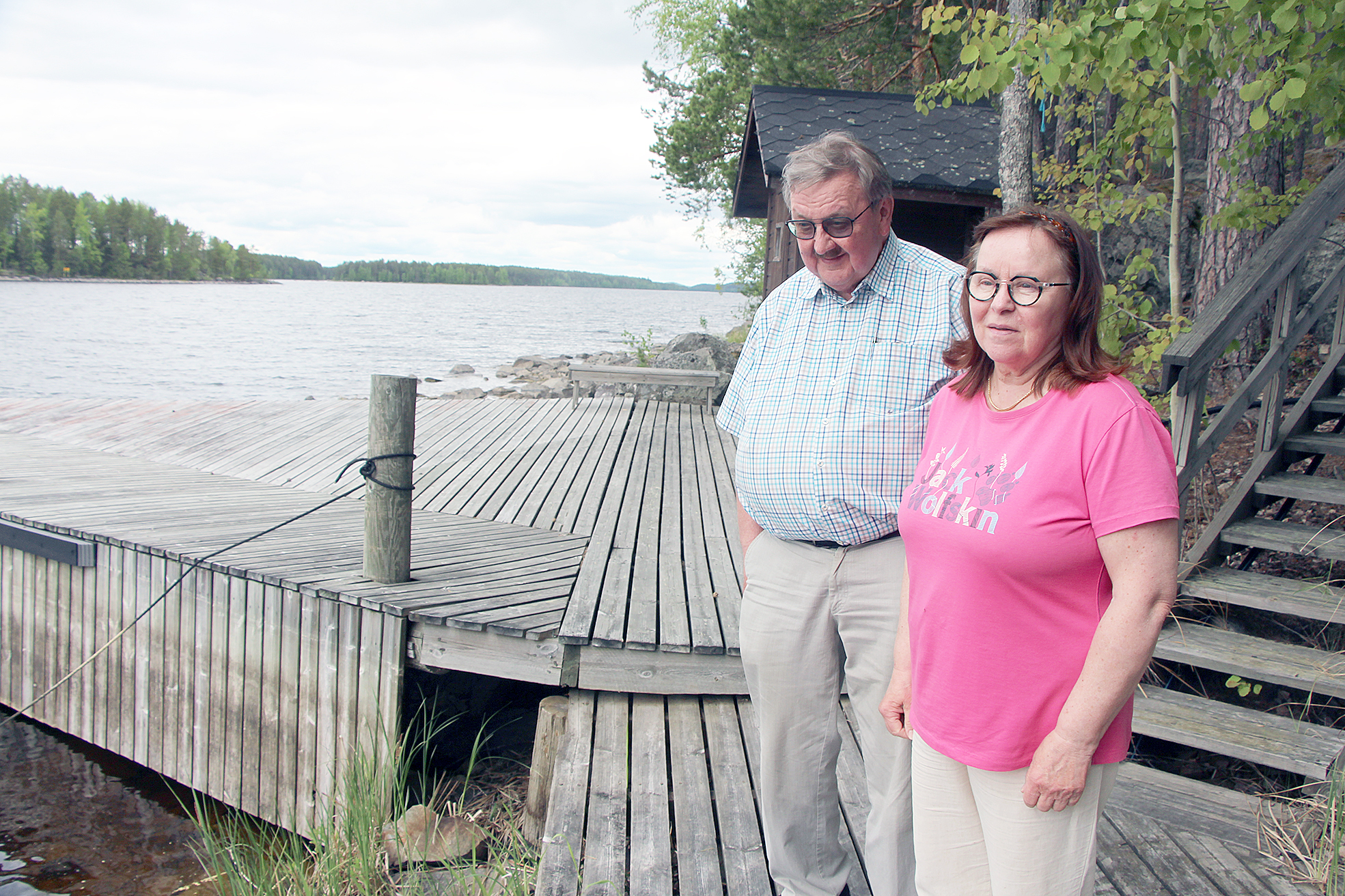 Mökkielämää Pentinniemessä. Joensuulaiset Marja-Leena ja Jorma Levonen ovat viettäneet kaikki kesänsä Juuassa jo yli 40 vuotta. 
