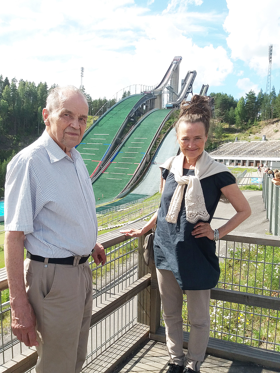 Martti Koivunotko ja hänen tyttärensä Kirsi Lahden kisamontussa.