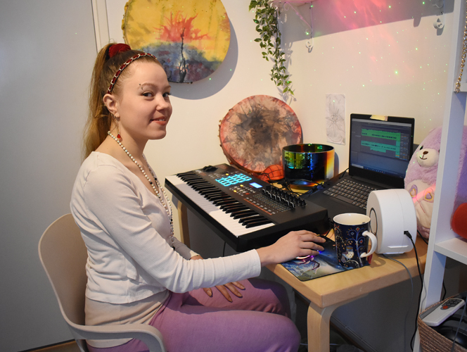 Osa Minea Aittokosken rap-kappaleista käsittelee huumeriippuvuuden aikoja. Ensimmäinen albumi ilmestyy ehkä jo tulevana kesänä.