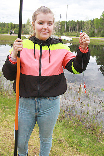 Helmi Miinalainen oli ensimmäistä kertaa ongella