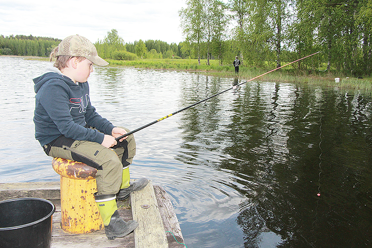 Jami Pehkosen mielestä parasta on itse onkiminen ja on mukavaa, että ongella saa kalaakin.