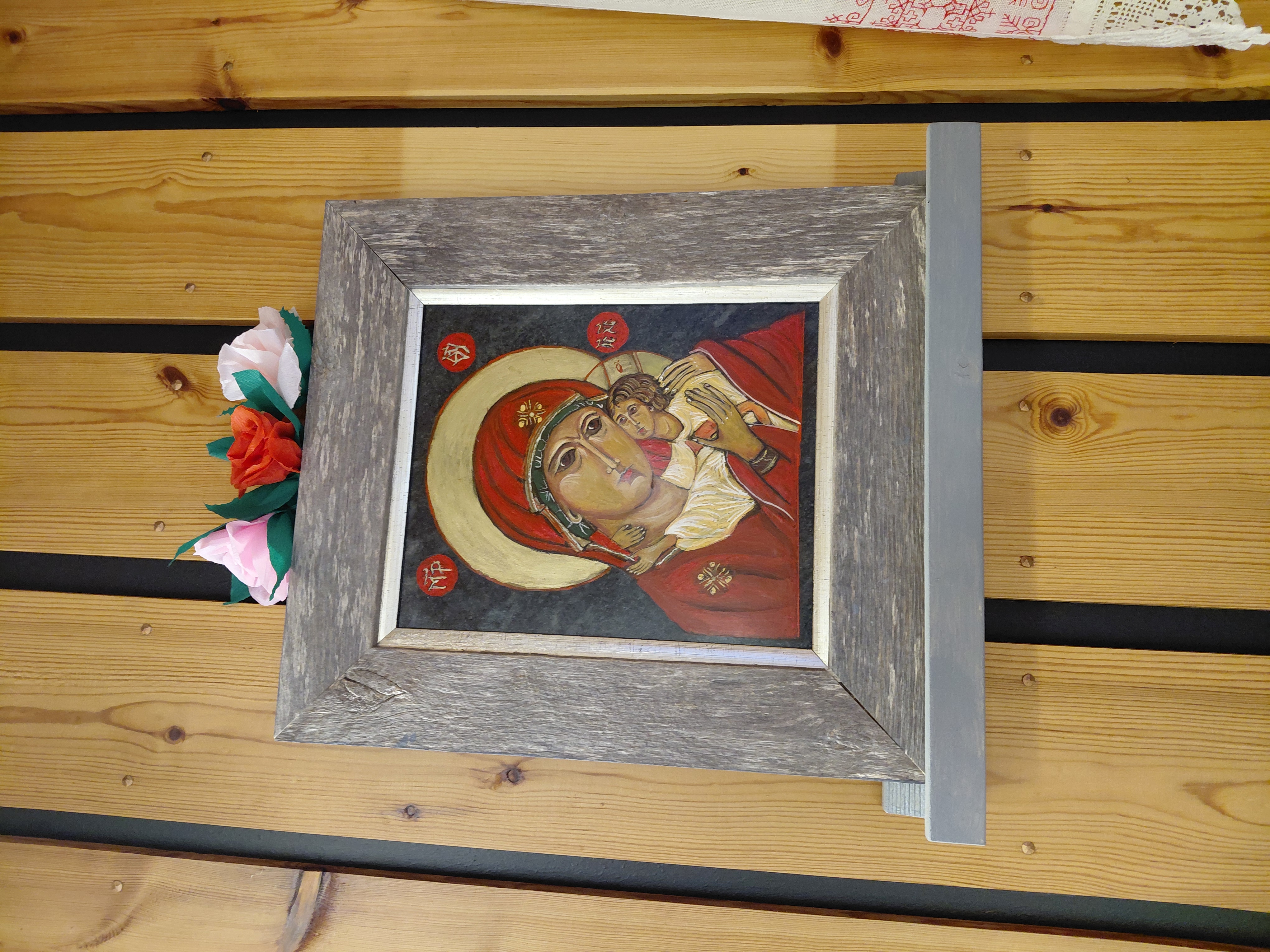 Hellyyden Jumalanäiti - ikonissa Neitsyt Maria Kristus-lapsi ovat poski poskea vasten.
