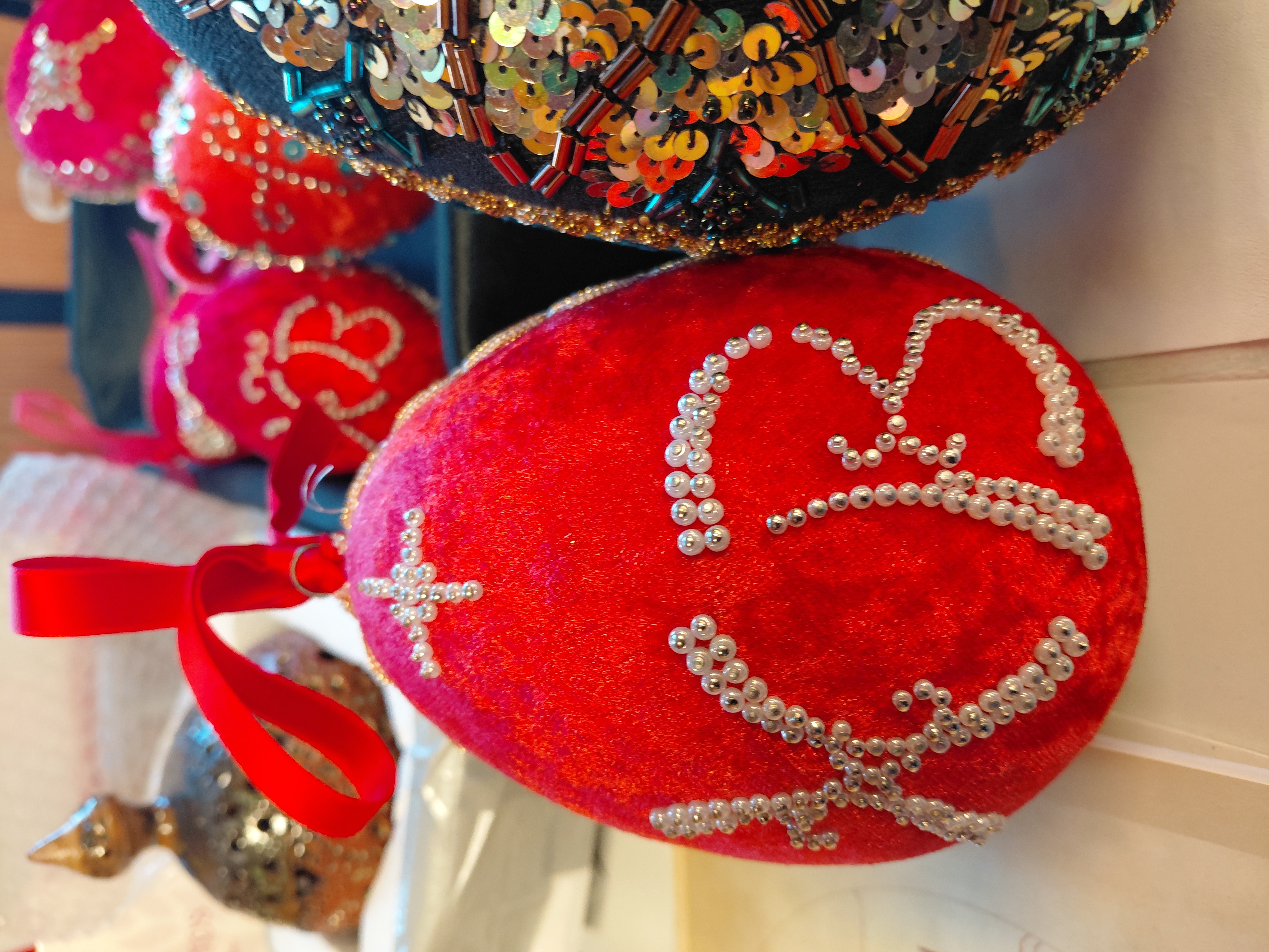 Pääsiäismuna symboloi uutta elämää.
