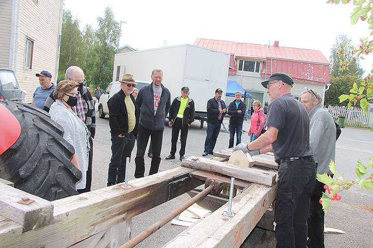 Pärehöylä kiinnosti perinnepäivän yleisöä.