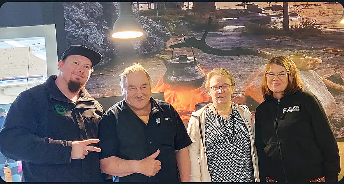 Viki Vuokkonen, Esko Nevalainen, Silja Möttönen ja Erja Tuononen toimivat Pielisherkku soi - tapahtuman vetureina Karaoke Club Juuka ry:n puolesta.