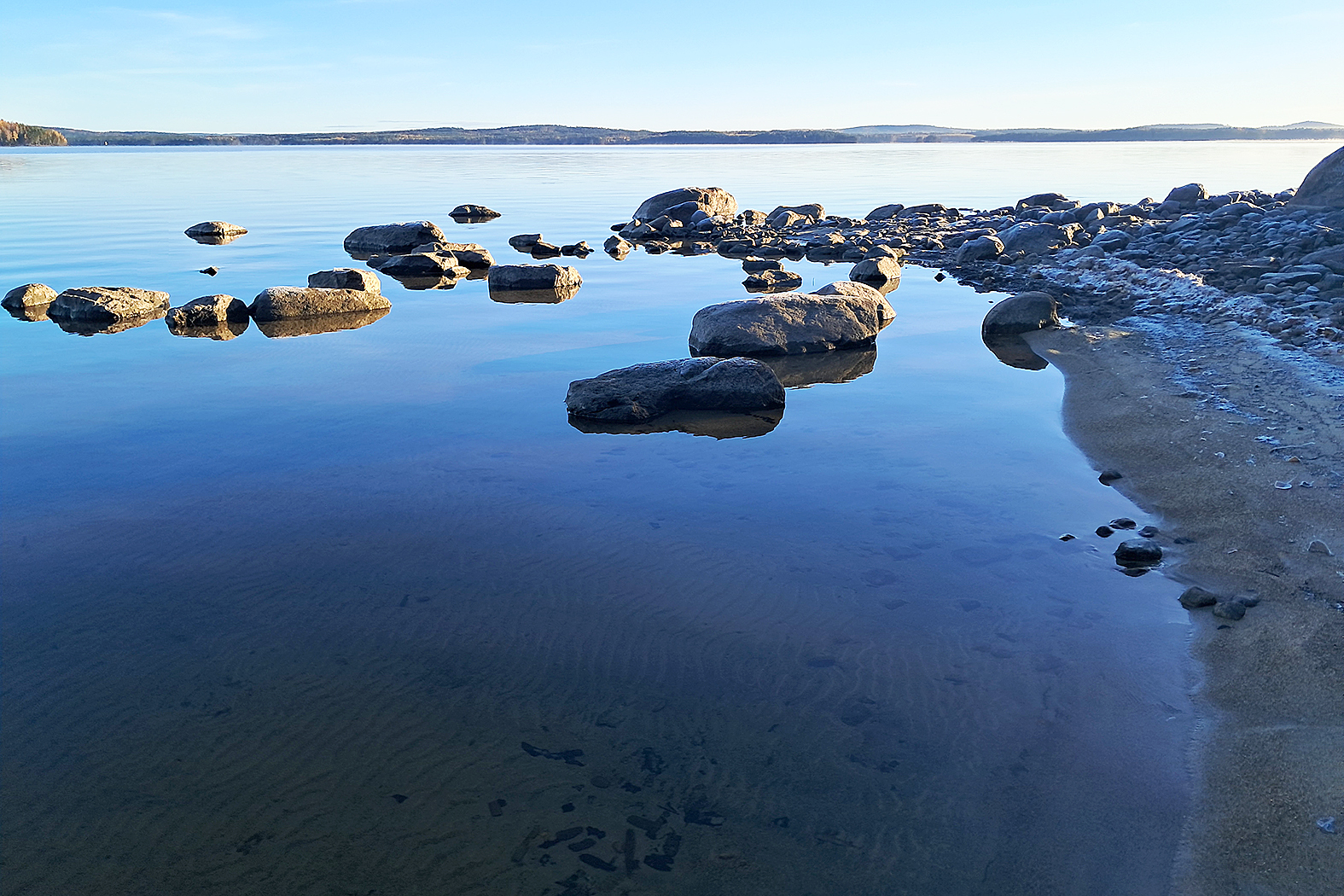 Pielisen pinta oli lokakuun lopussa edelleen puolisen metriä ajankohdan keskiarvon alapuolella. Kuva Pasi Karjalainen