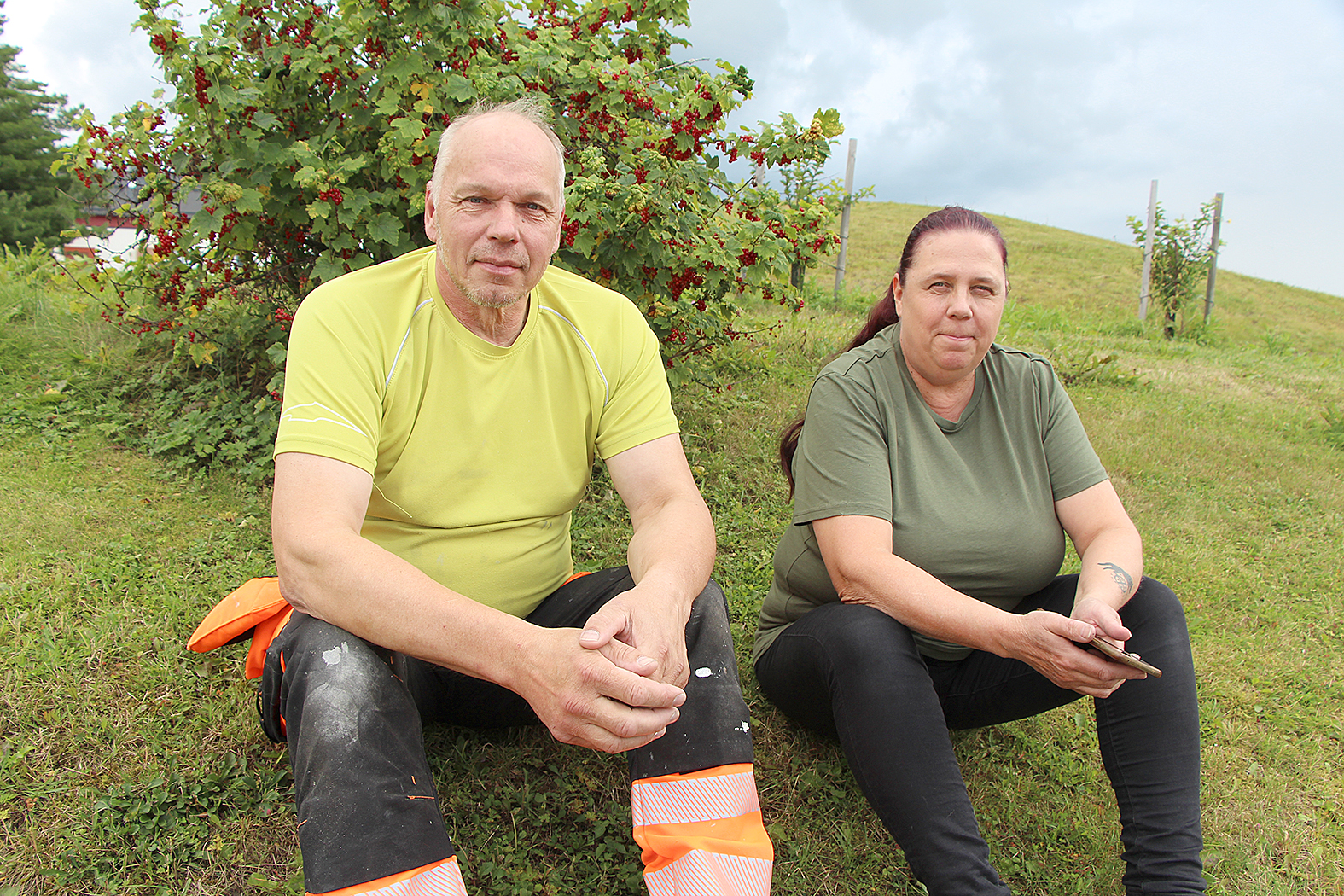Heli Salo ja Timo Gröhn ovat tyytyväisiä, että metsästys kiinnostaa edelleen nuoria. Metsästäjätutkinnon suoritti kesällä seitsemän nuorta tai nuorta aikuista.