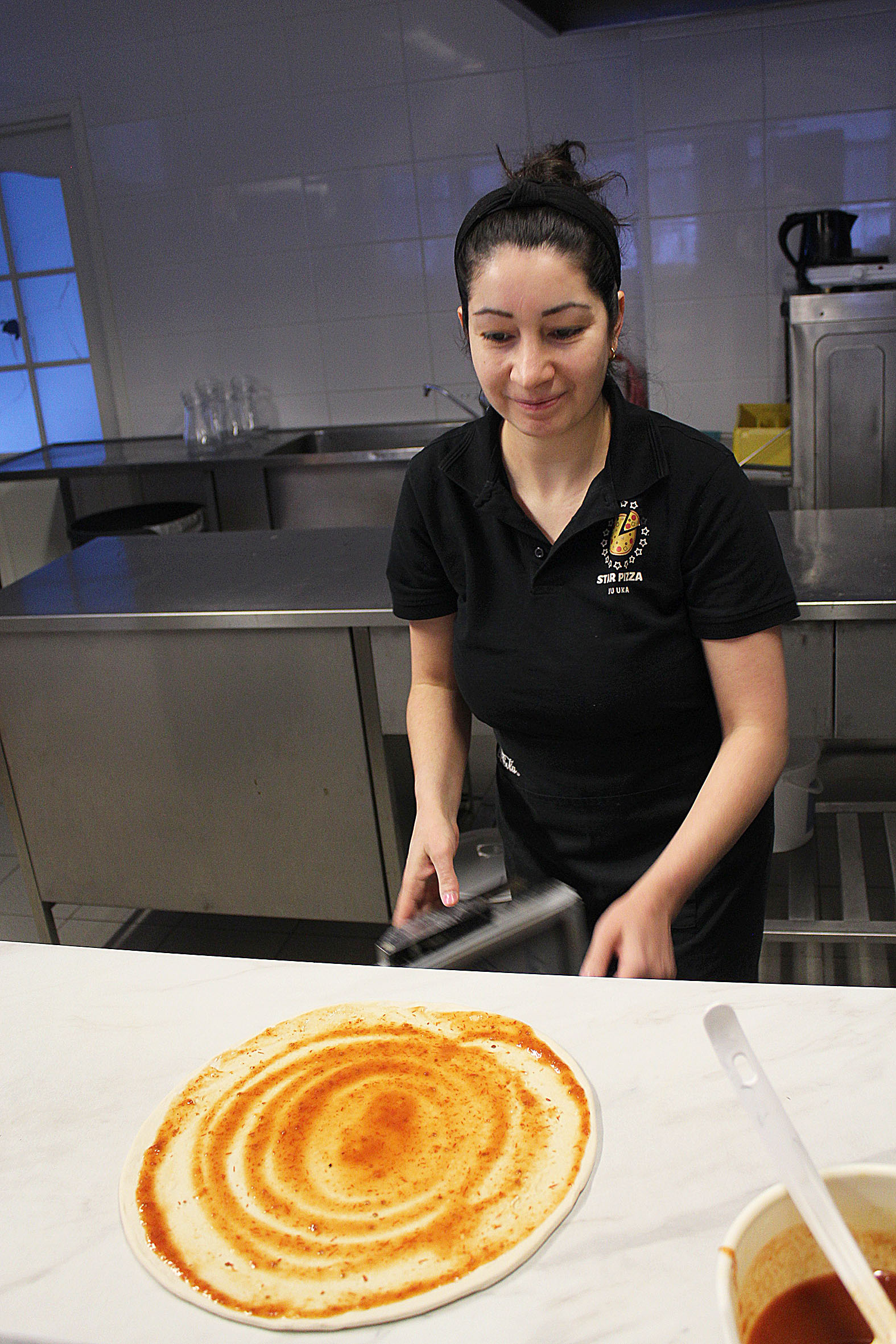 Selda Cingiliä elämä on kuljettanut ammatista toiseen, Turkista Suomeen.