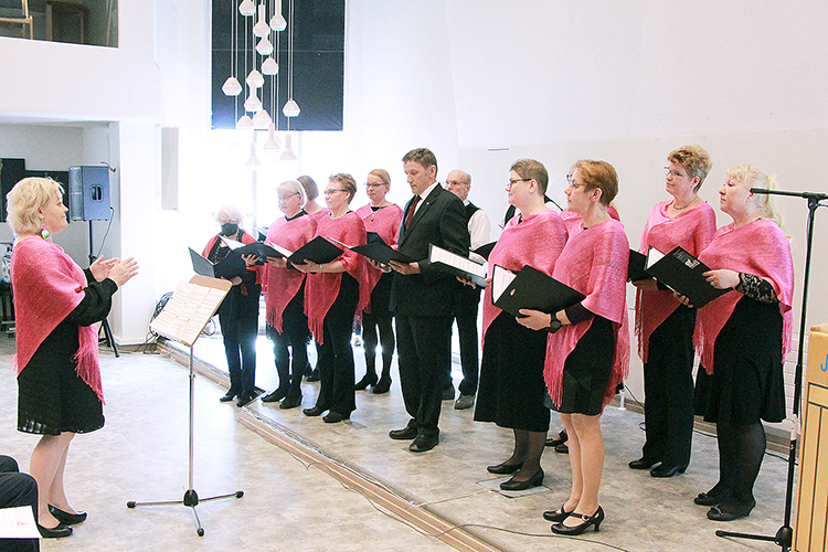 Sydänjuhlan musiikista vastasivat Juukelin laulajat Tiina Köntän johdolla,