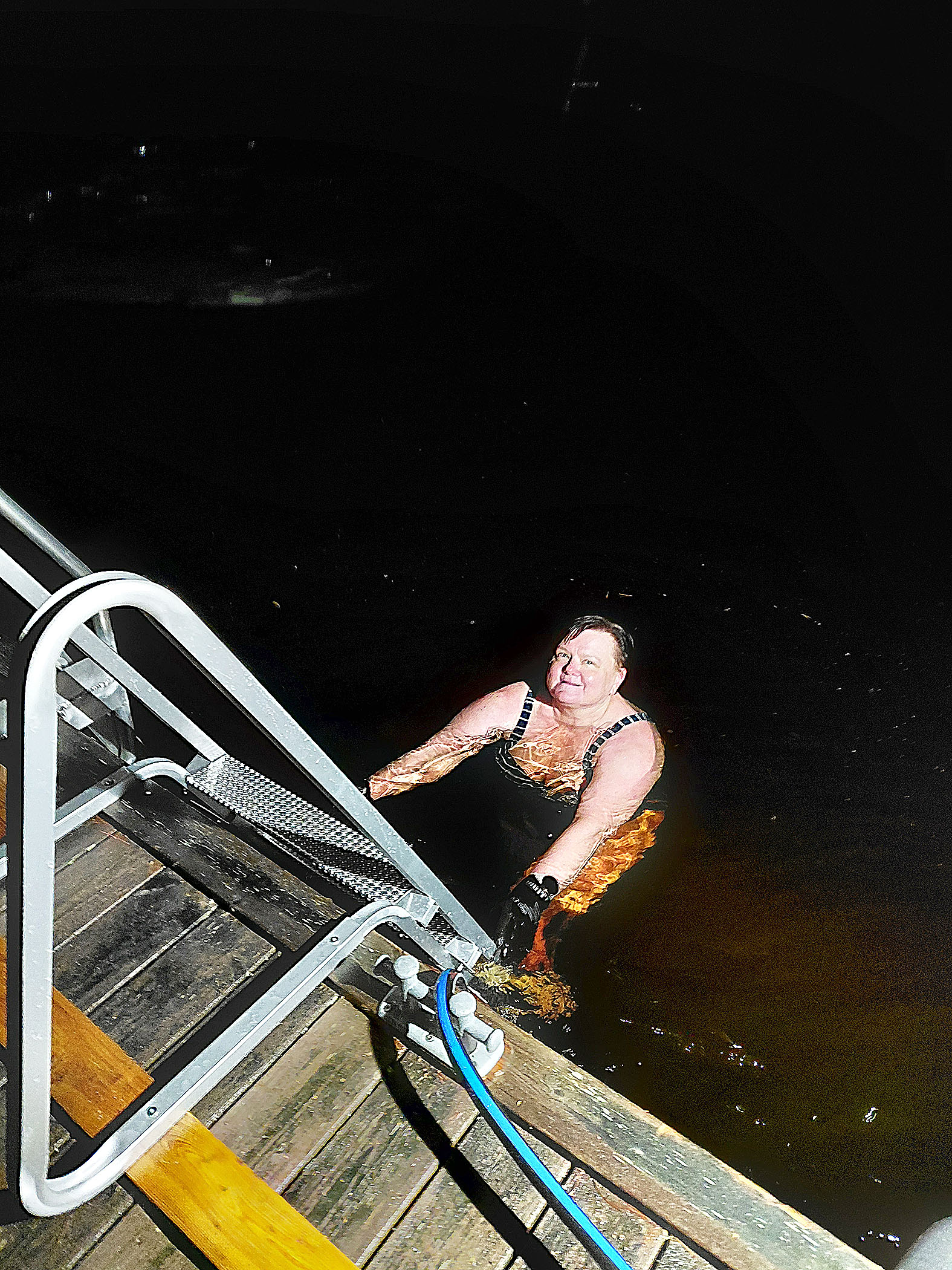  Sari Gröhn iloitsee, että Piitterissä laiturilta veteen pääsee laskeutumaan tikkailta.  