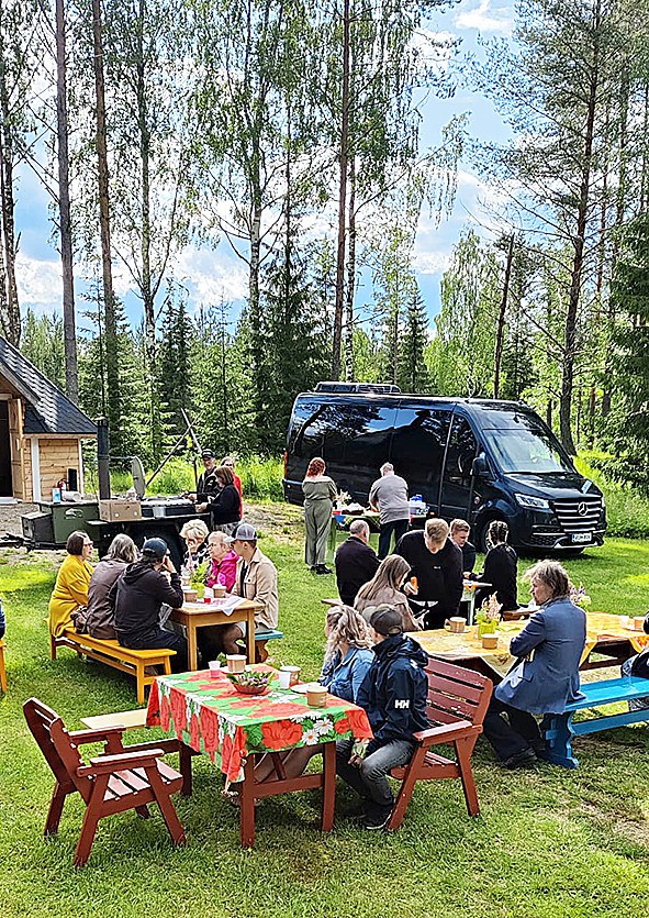 Timovaaralaisten kesätapaaminen sujui leppoisissa merkeissä.