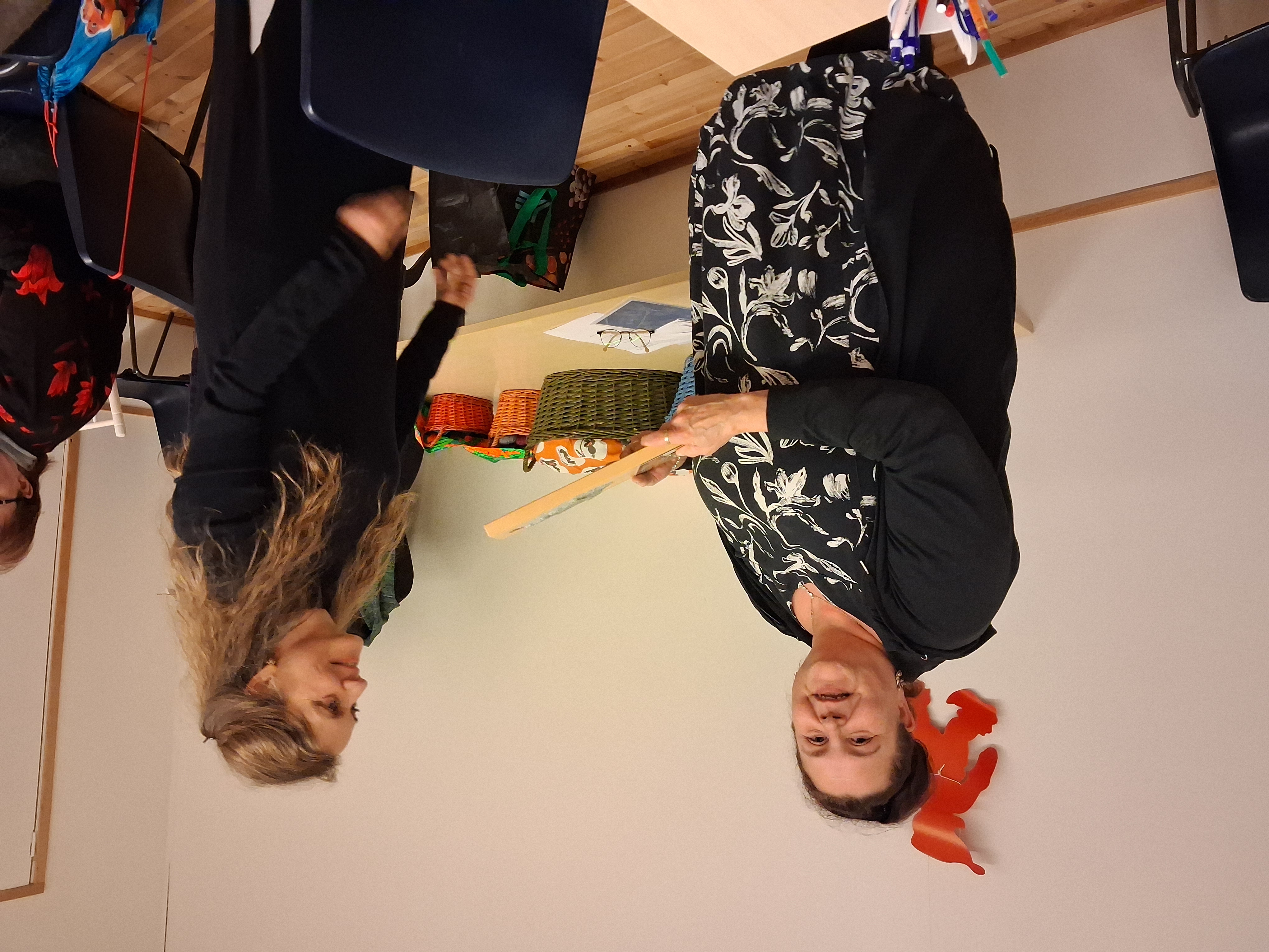 Tuopanjoki-seuran puurojuhla huipentui Vuoden Tietoniekka-kisaan. Tällä kertaa voiton vei uusi tuopanjokelainen Katja Turunen, joka saa ripustaa seinälleen kiertopalkintotaulun. Taulun luovutti viime vuoden voittaja Merja Ryynänen.