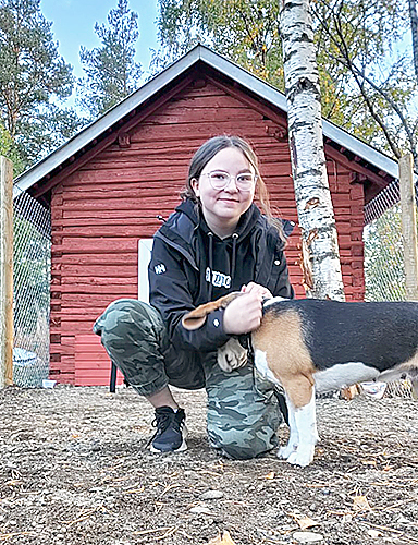 Ahmovaaralainen Helli Pakarinen vetää vapaa-ajallaan 4H:n monitoimikerhoa.
