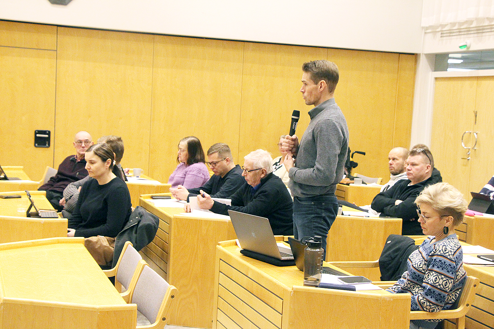 Välipalan maksullisuutta vastustanut Matti Halonen kantoi huolta vähävaraisten perheiden lapsista ja eriarvoisuuden kasvusta.