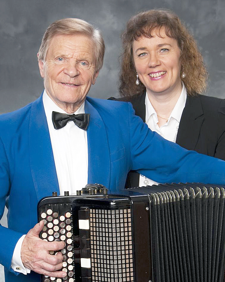 Veikko Ahvenainen ja Carina Nordlund konsertoivat Juuassa keski-viikkoiltana 9.7.
