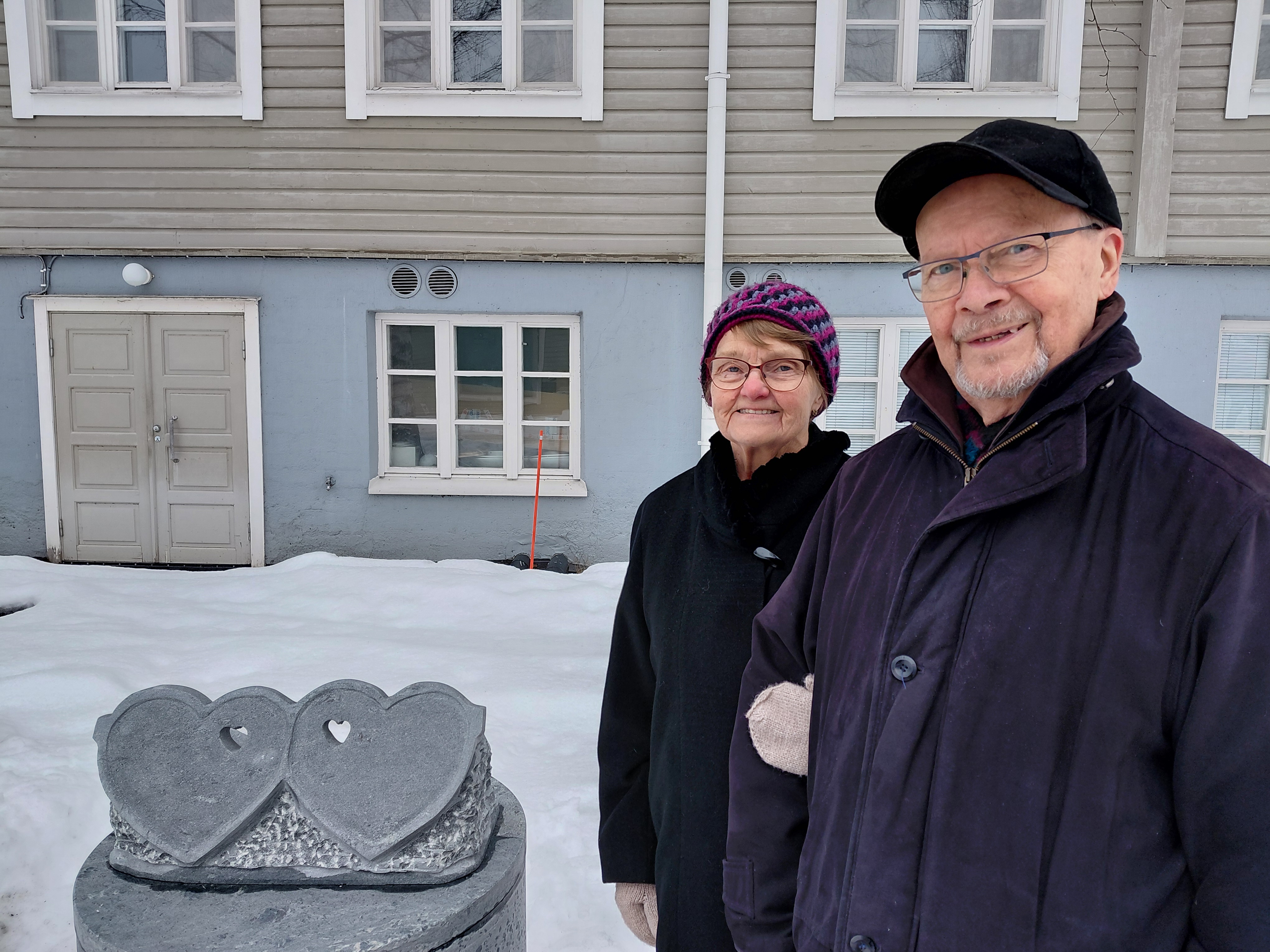 Liisa ja Ossi Willman tulivat Kontiolahdelta ihan varta vasten Juuan Ulkoilmagallerian ja Veistospromenaden avajaisiin. 